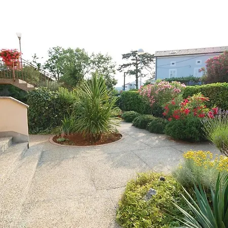 Apartment Helena アパート *